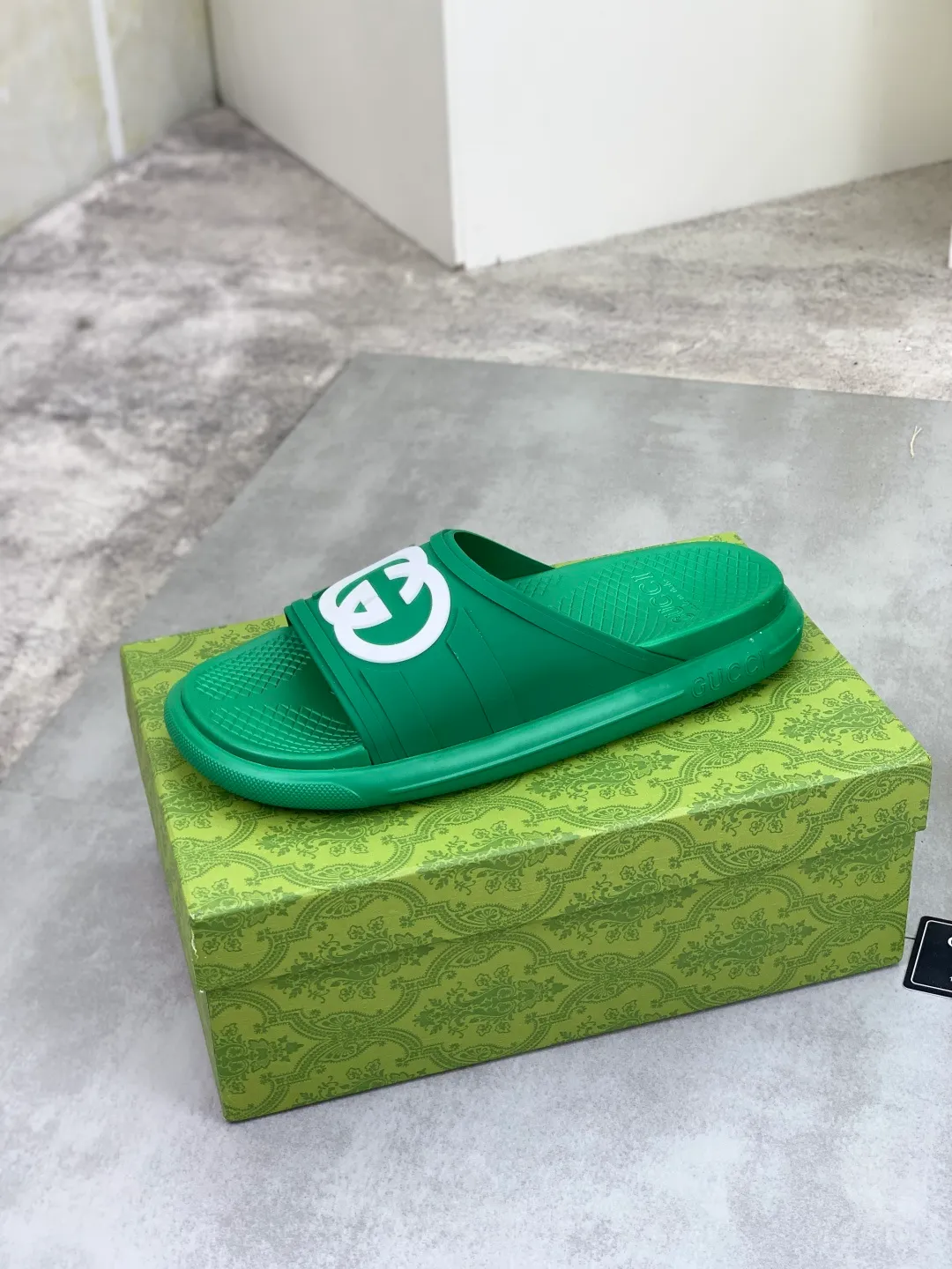 Men's Men's Shoes 💰P300💰[New Style] High Version 🎁🎁🎁 GUCCI New Year of the Snake casual slippers, original official website, perfect workmanship, transmitting a kind of noble luxury, sublimating its definition of luxury in Gucci's high-end extraordinary craftsmanship. Original Gucci double G combination outsole, code number: 35-46, complete package